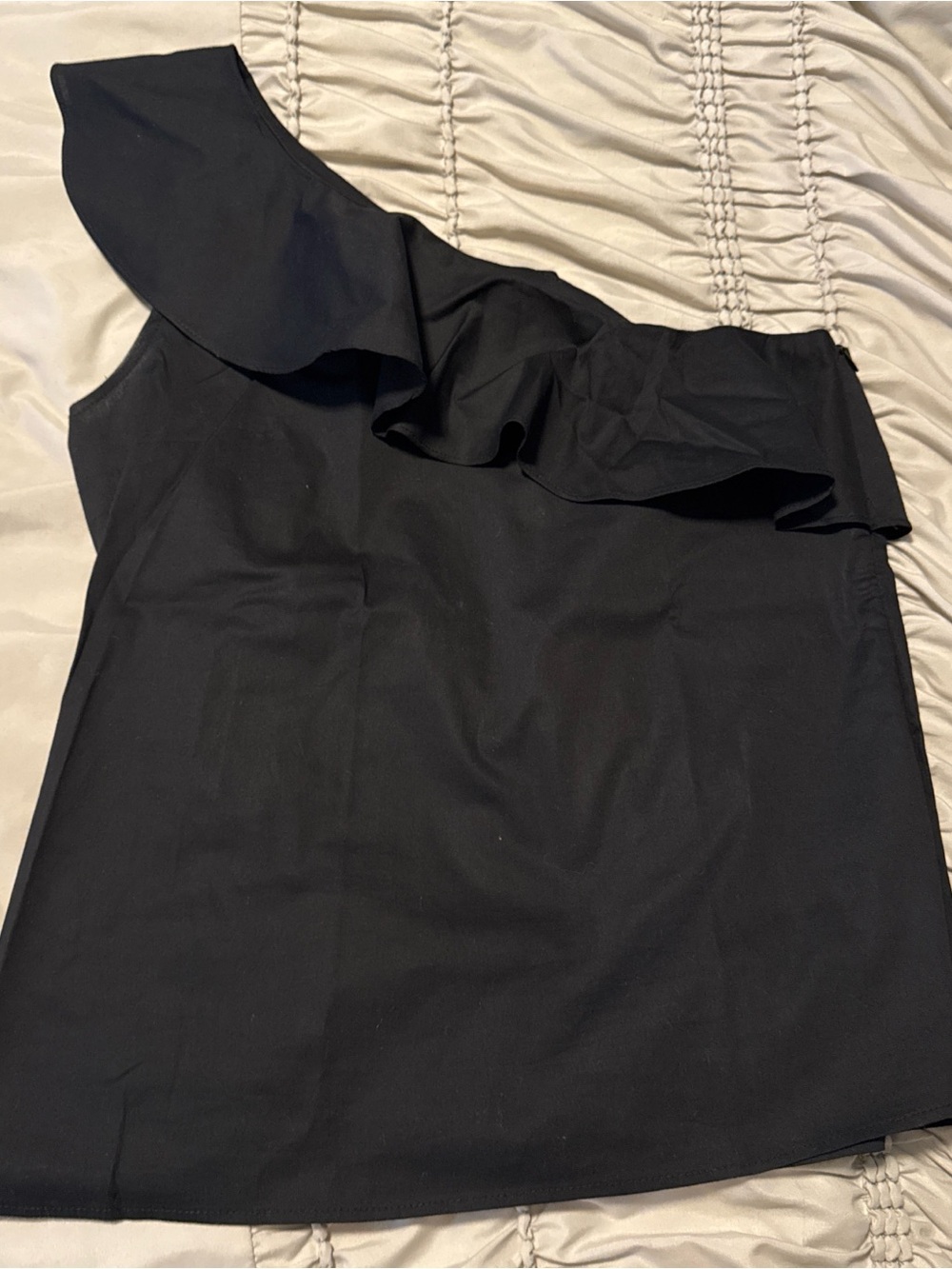 Como Vintage Black One-Shoulder Ruffle Top